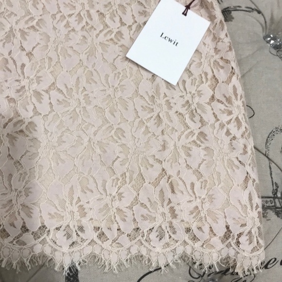 Lewit Lace Tank Top - Picture 4 of 8